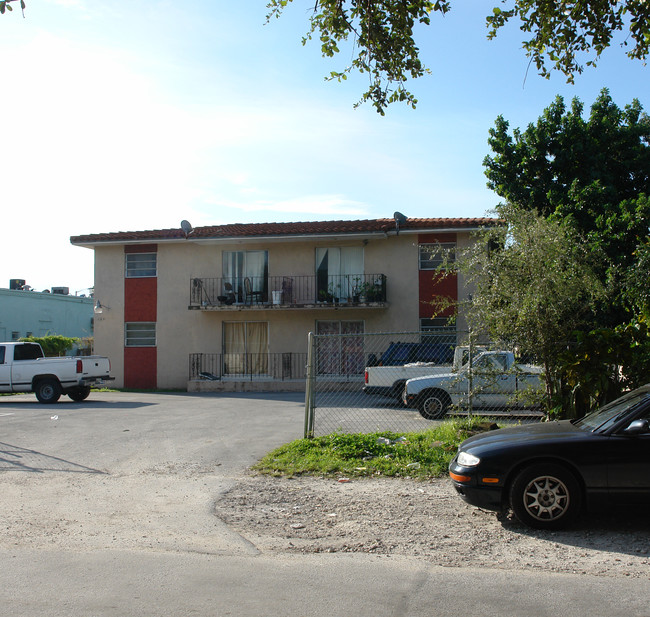 180 NE 57th St in Miami, FL - Building Photo - Building Photo