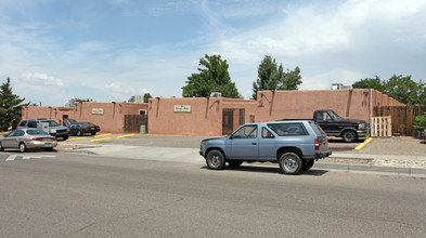 Summer Hills Condos in Albuquerque, NM - Building Photo - Building Photo