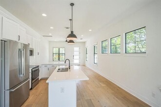 1701 Pine St in Georgetown, TX - Building Photo - Building Photo