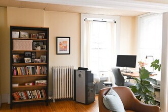 102 N Tioga St in Ithaca, NY - Foto de edificio - Building Photo