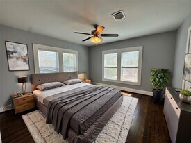 1011 E 6 1/2 St in Houston, TX - Building Photo