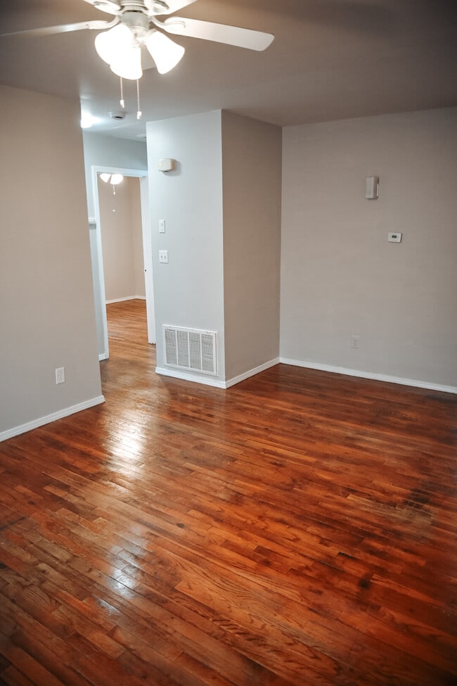 4700 Walnut Grove Ave, Unit 3 in Louisville, KY - Foto de edificio - Building Photo