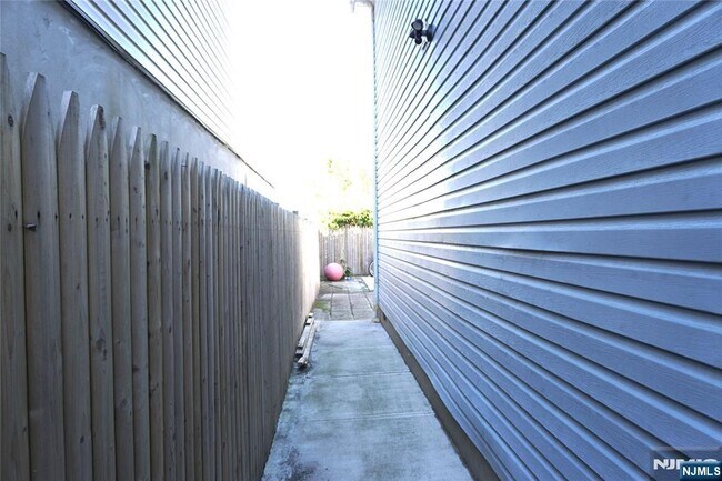 399 S 6th St in Newark, NJ - Building Photo - Building Photo