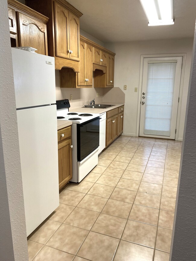 111 Chicago Ave, Unit 113 Chicago Ave in Nederland, TX - Building Photo - Building Photo