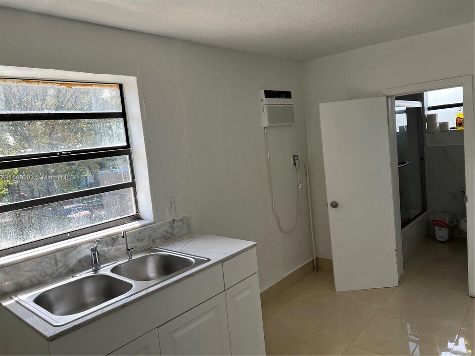 4826 Pembroke Rd, Unit 2 in Hollywood, FL - Building Photo