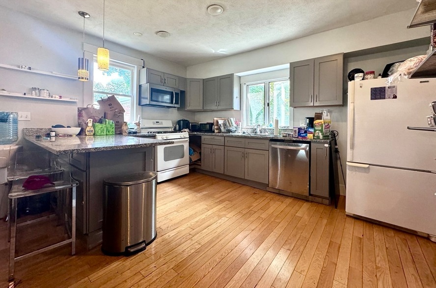 12 Lincoln Rd, Unit 16-104 in Newton, MA - Building Photo