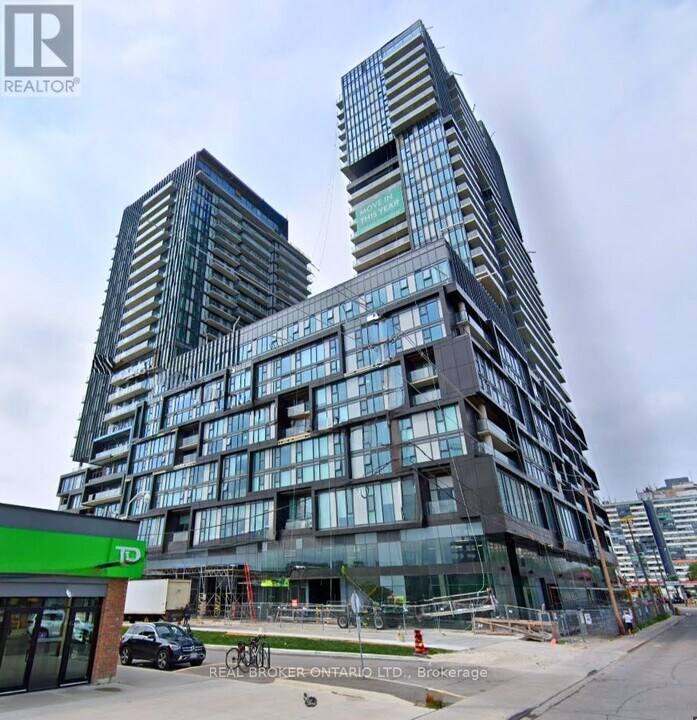 10-310 Graphophone Grv in Toronto, ON - Building Photo