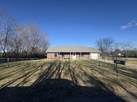 609 Le Flore Ave in Poteau, OK - Building Photo