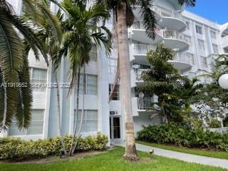 486 NW 165th St in Miami, FL - Foto de edificio - Building Photo