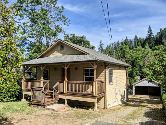405 E Main St in Grass Valley, CA - Building Photo - Building Photo