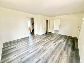 921 17th St NW in Canton, OH - Foto de edificio - Building Photo