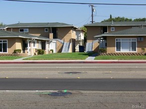 Ball Road Apartments in Anaheim, CA - Building Photo - Building Photo