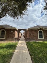 7 Aruba Dr in Edinburg, TX - Building Photo