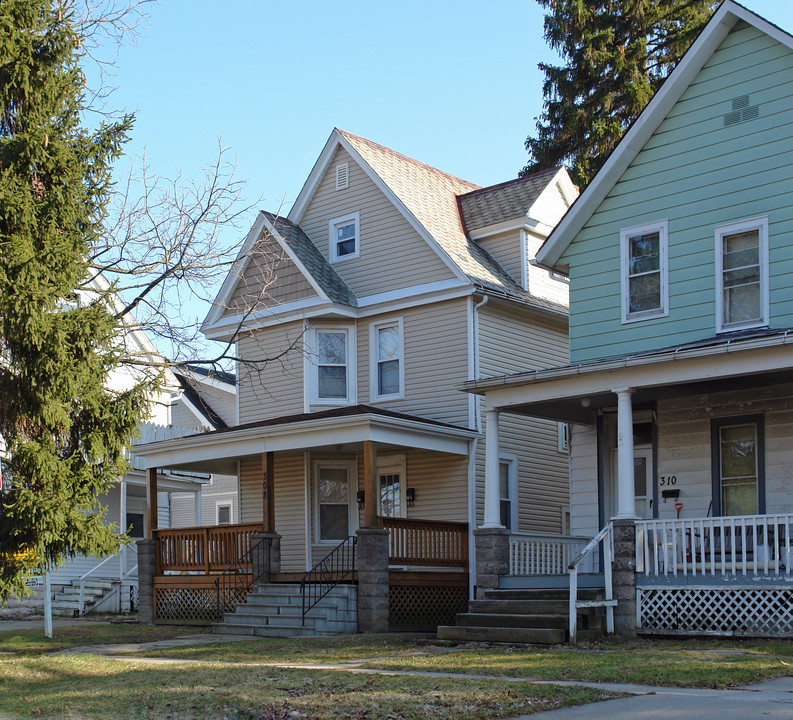 308 9th St in Elyria, OH - Foto de edificio