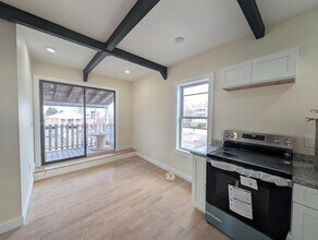 5 Lowell Cir, Unit 3 in Somerville, MA - Building Photo - Building Photo