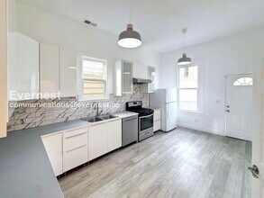 905 Pine St in Oakland, CA - Building Photo - Building Photo