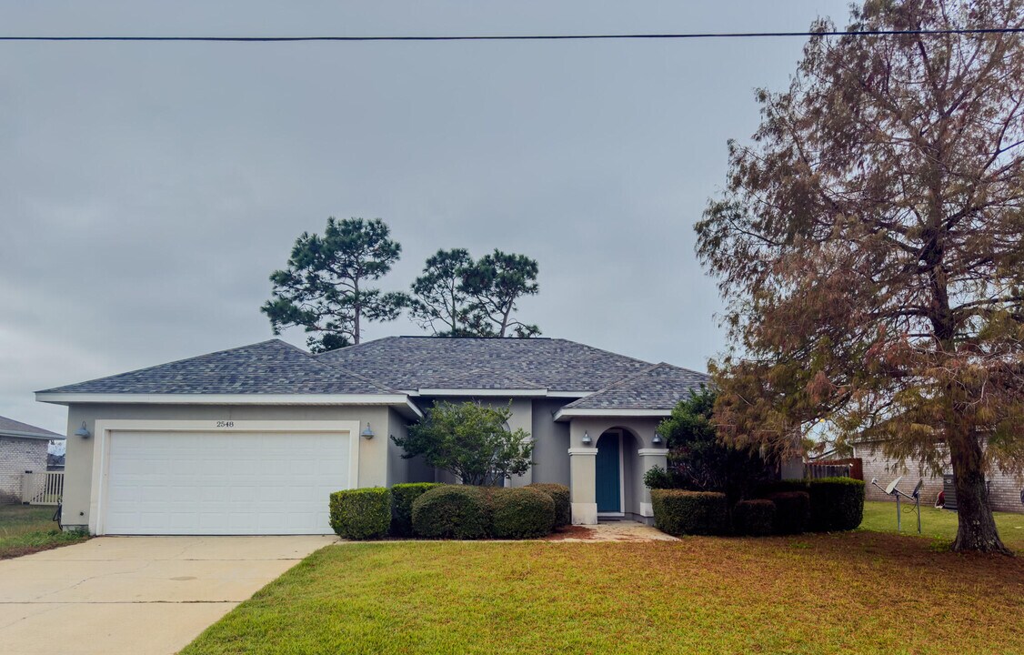 2548 Houston Cir in Gulf Breeze, FL - Building Photo
