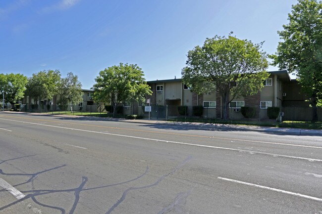 Florin Gardens Apartments Cooperative in Sacramento, CA - Building Photo - Building Photo