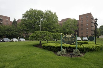 Hudson Terrace Apartments Fort Lee Nj For Rent Building Photo Hudson Terrace Apartments In Fort Lee New Jersey