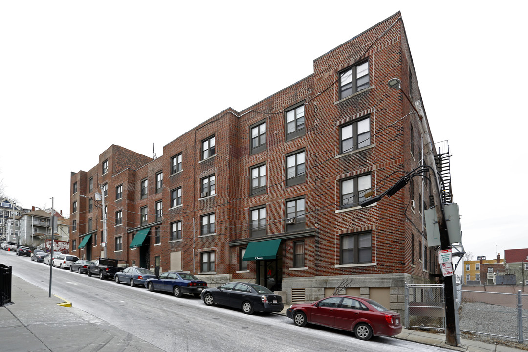 Frawley Apartments in Boston, MA - Foto de edificio