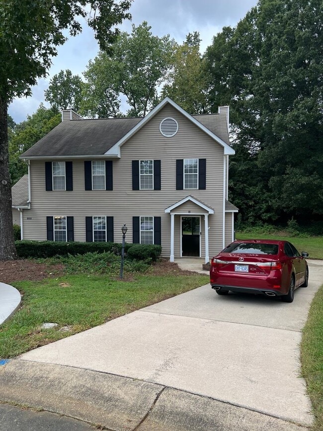property at 800 Selwyn Place Rd