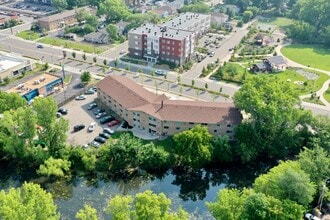 Creekview Apartments in Hopkins, MN - Building Photo - Building Photo