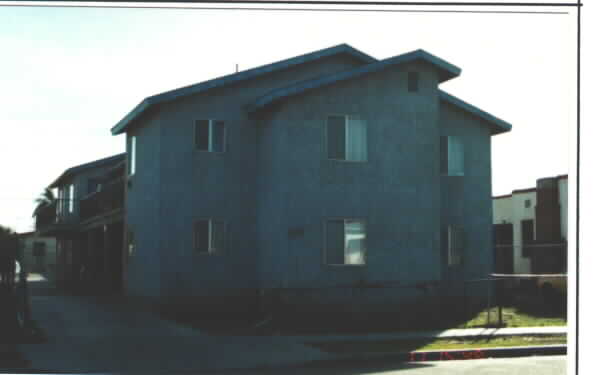 1114 W 105th in Los Angeles, CA - Building Photo