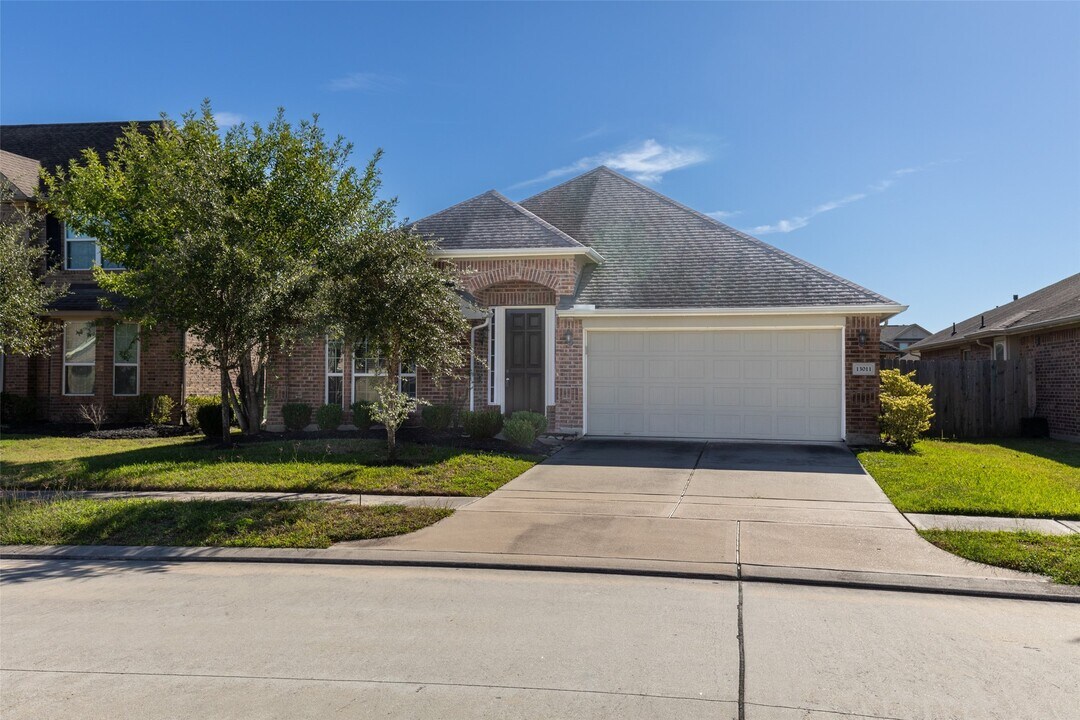 13011 Thorn Valley Ct in Tomball, TX - Building Photo