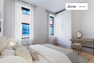 531 W 48th St, Unit 19 in New York, NY - Building Photo