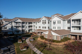 Holiday Kittery Estates in Kittery, ME - Foto de edificio - Building Photo