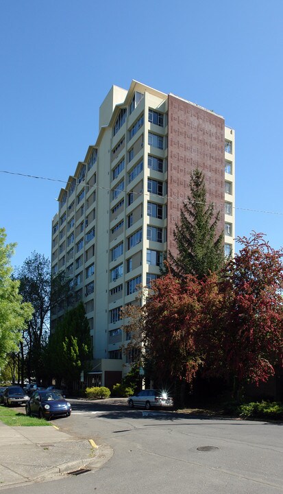 Willamette Towers in Eugene, OR - Building Photo