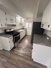 5006 NW Kalivas Cir in Riverside, MO - Building Photo - Building Photo