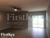 2107 SW 12th Ln in Cape Coral, FL - Foto de edificio - Building Photo