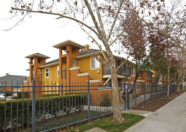 Montevista Apartments in Milpitas, CA - Foto de edificio - Building Photo