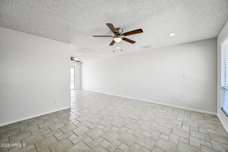 8747 W Mariposa St in Phoenix, AZ - Building Photo - Building Photo