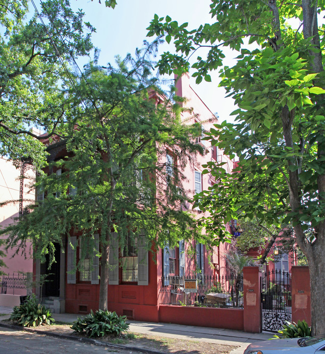 735 Esplanade Ave in New Orleans, LA - Foto de edificio