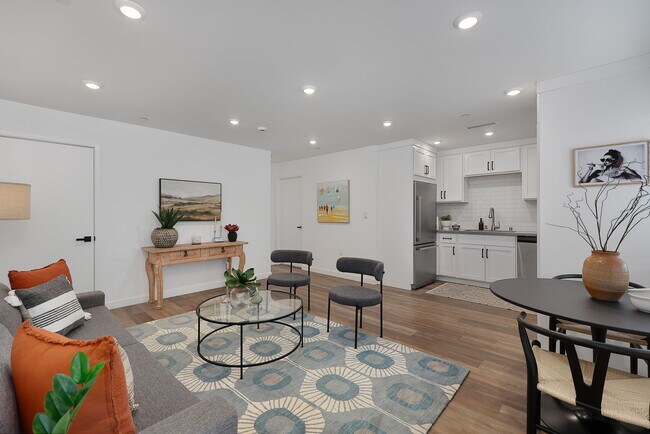 Quattro Apartments in Sylmar, CA - Building Photo - Building Photo