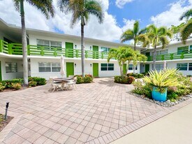 975 9th Ave S in Naples, FL - Building Photo