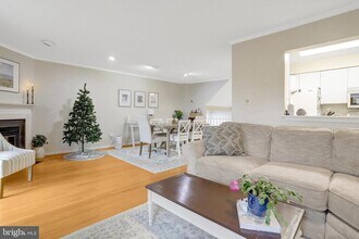 2101 N Rolfe St in Arlington, VA - Building Photo - Building Photo