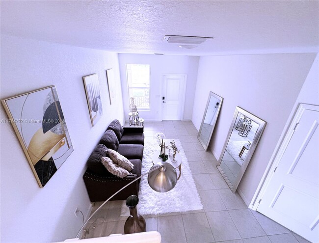 5534 NW 27th Pl in Lauderhill, FL - Foto de edificio - Building Photo