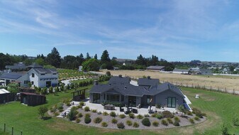 974 Thompson Ln in Petaluma, CA - Building Photo