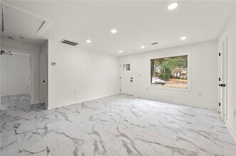641 Hamilton E Holmes Dr NW in Atlanta, GA - Building Photo - Building Photo