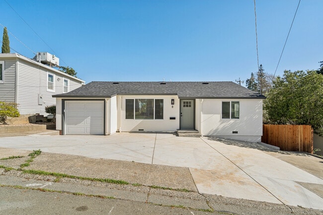 8 Corte Dorado in Benicia, CA - Building Photo - Building Photo