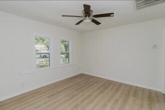 1018 N Volutsia Ave in Wichita, KS - Building Photo - Building Photo