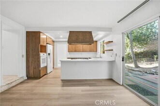 10919 Bismarck Ave in Los Angeles, CA - Building Photo - Building Photo