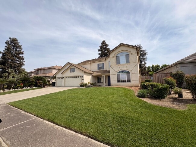 2636 S Peppertree St in Visalia, CA - Building Photo - Building Photo