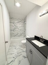 134 Bow St, Unit 2 in Everett, MA - Foto de edificio - Building Photo