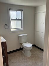 2049 41st Ave, Unit A in Oakland, CA - Building Photo - Building Photo