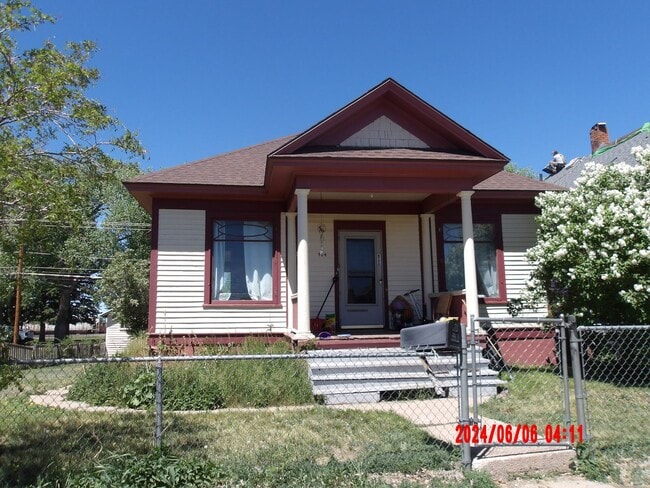 property at 704 S 2nd St