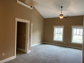 2 Monticello Village Dr, Unit 302 in Weaverville, NC - Building Photo - Building Photo